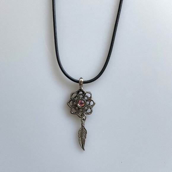 VINTAGE DREAM CATCHER FEATHER PENDANT NECKLACE - Picture 1 of 6